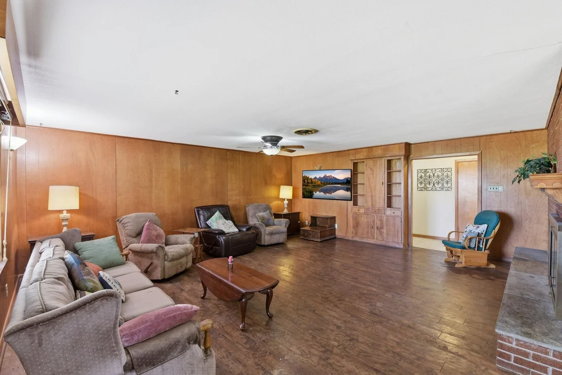 Photo of 1839 W Henderson Rd