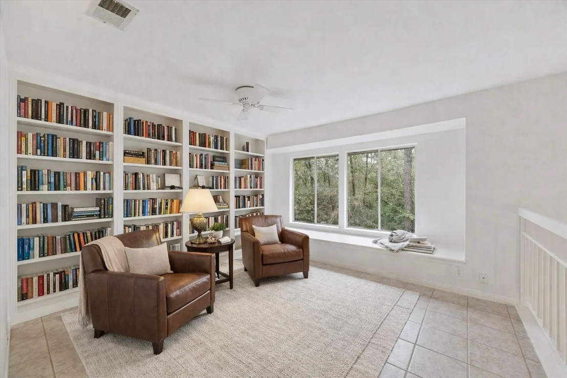 Photo of 12 Lakeridge Drive