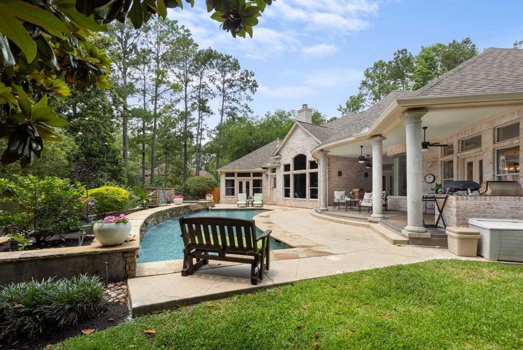 Photo of 63 N Wooded Brook Circle