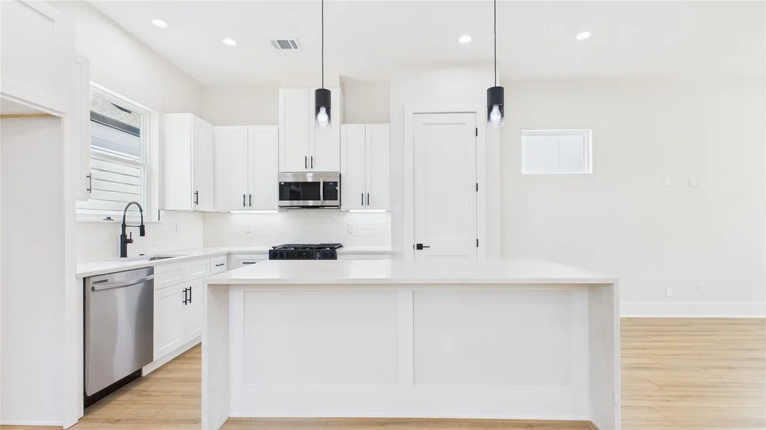 Photo of 4504 Robertson