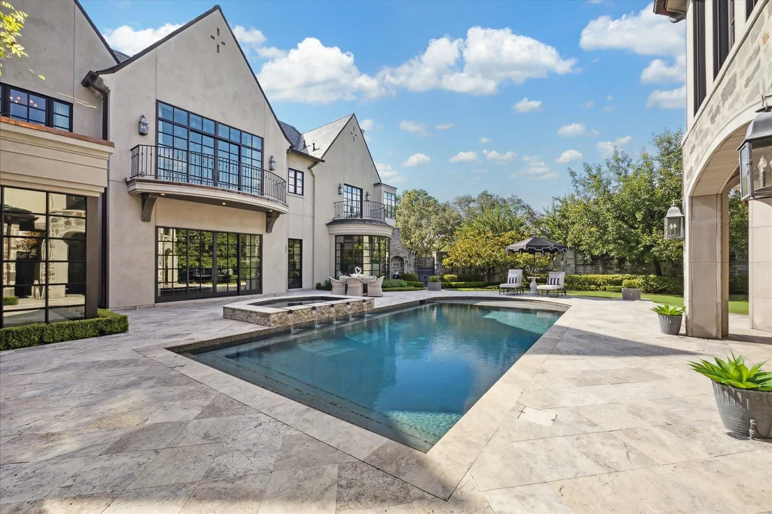 Photo of 5555 Cranbrook Road