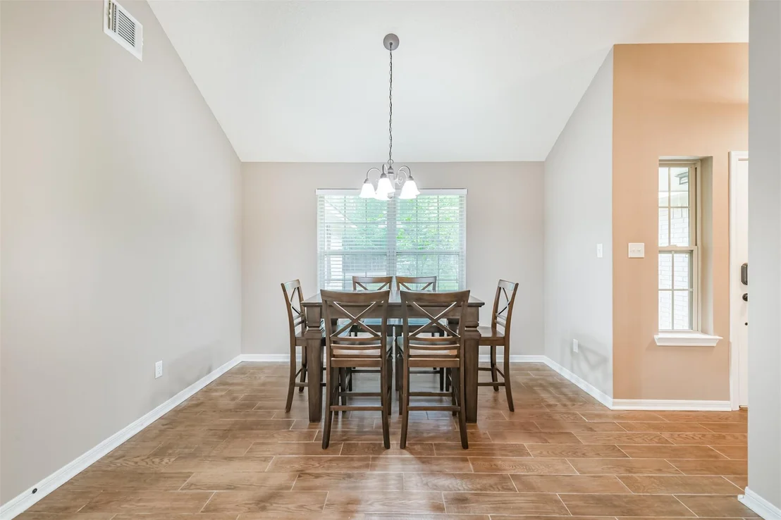 Photo of 10 Twinstone Court