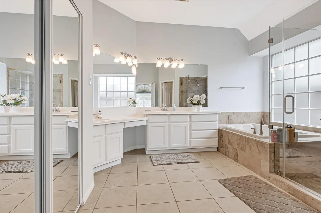 Photo of 1302 Blackthorne Drive