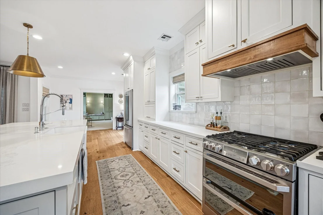 Photo of 810 Silvergate Drive