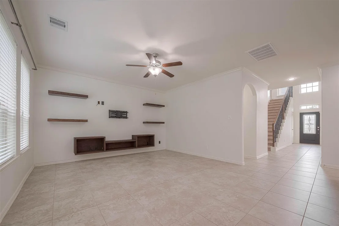 Photo of 2261 Oak Circle Drive N