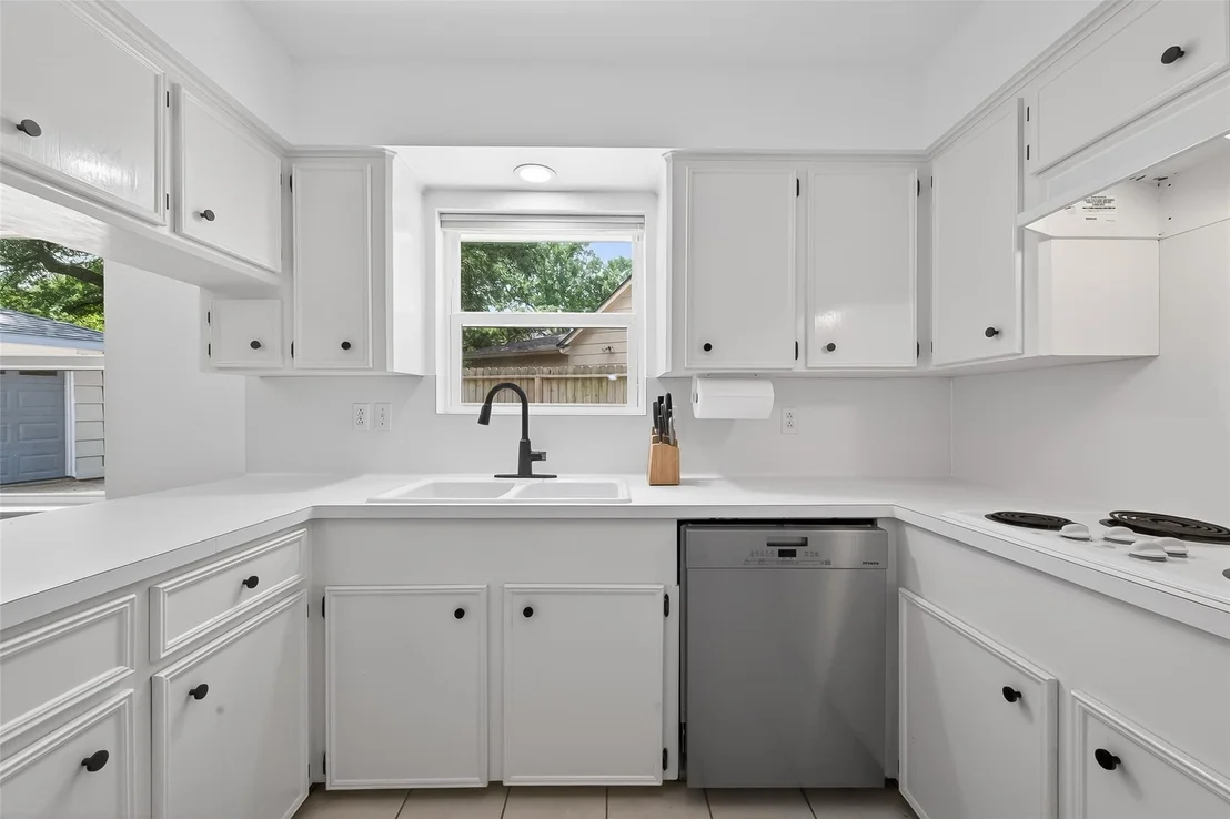 Photo of 5715 Claridge Drive
