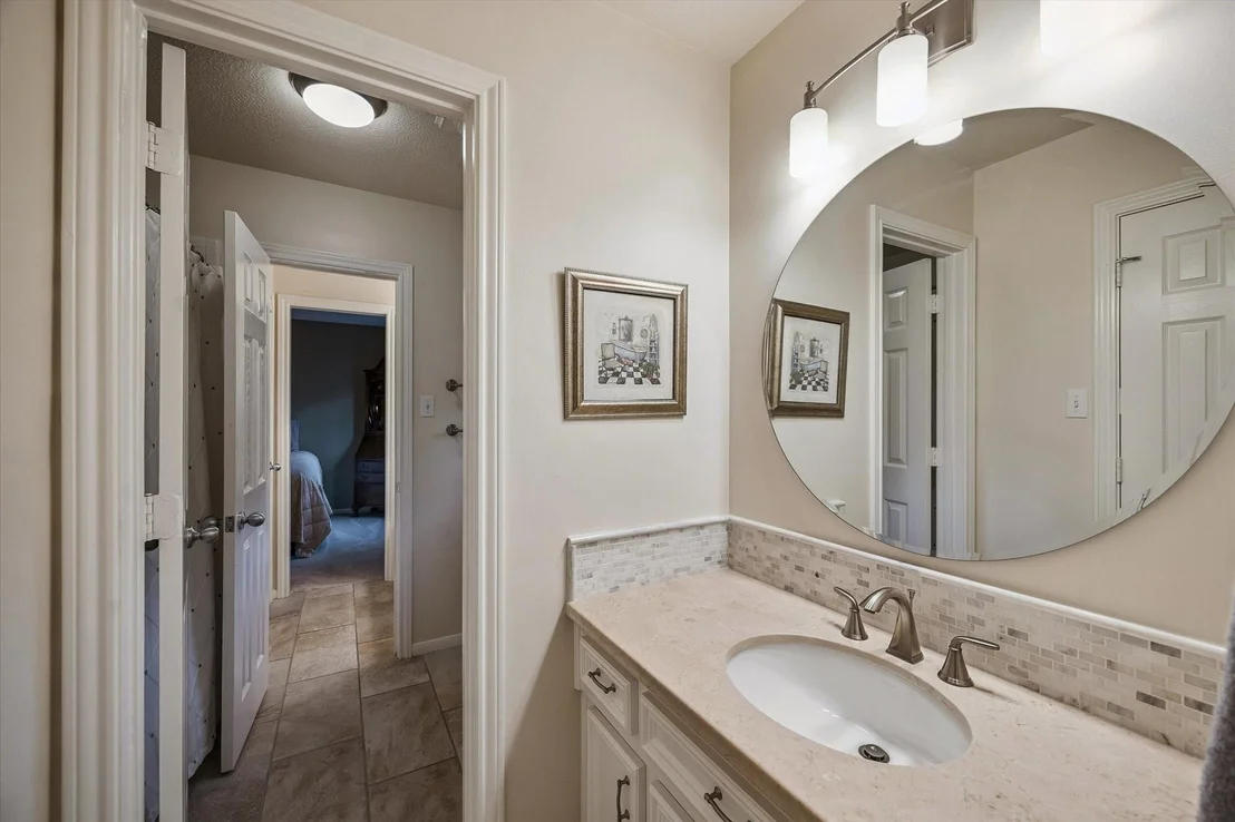 Photo of 6 E Lakemist Circle