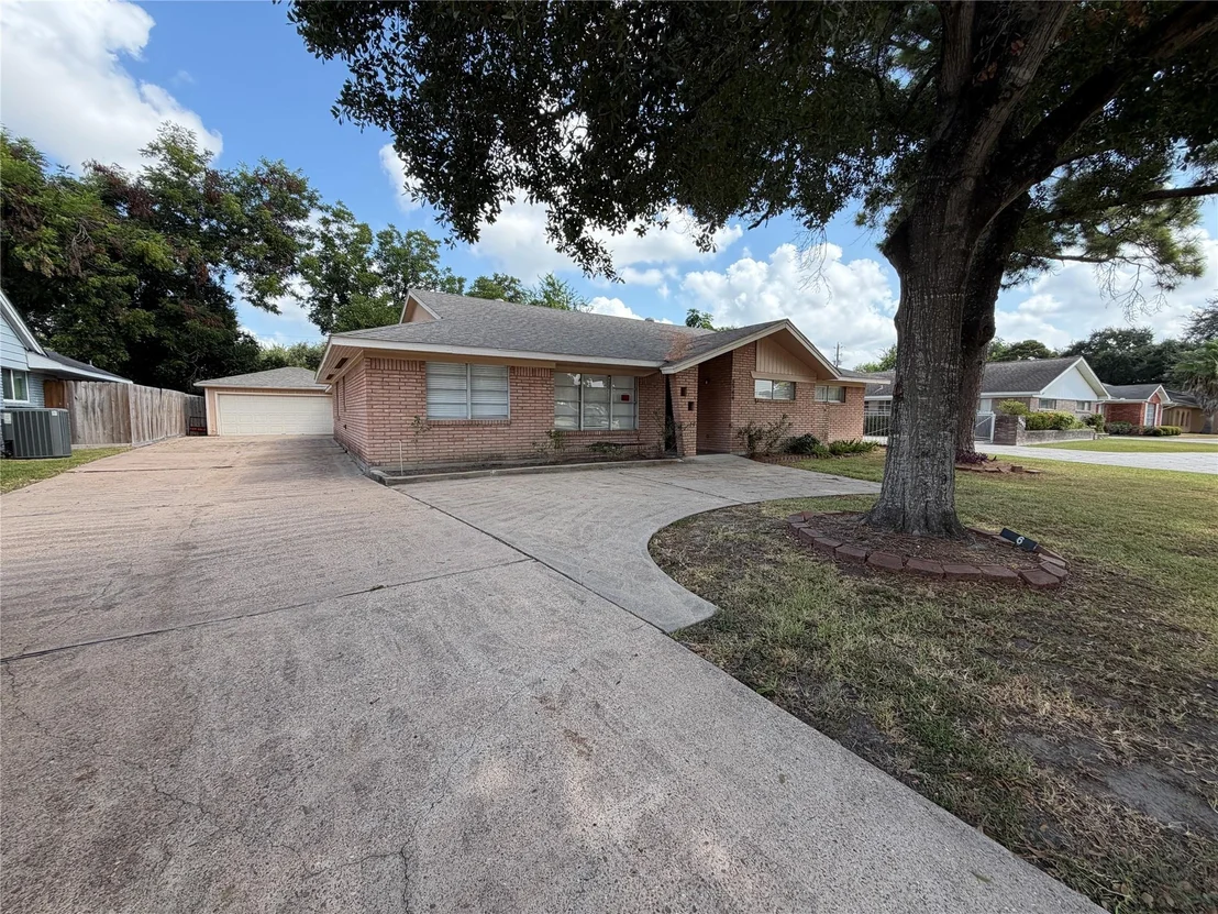 Photo of 5566 Beechnut Street