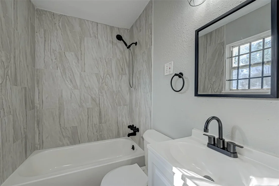 Photo of 5102 Lyndhurst Drive