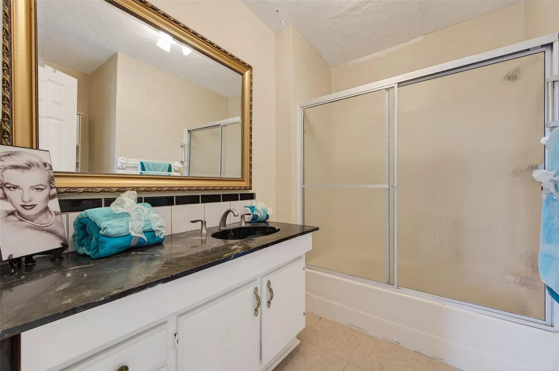 Photo of 805 Lake View Drive