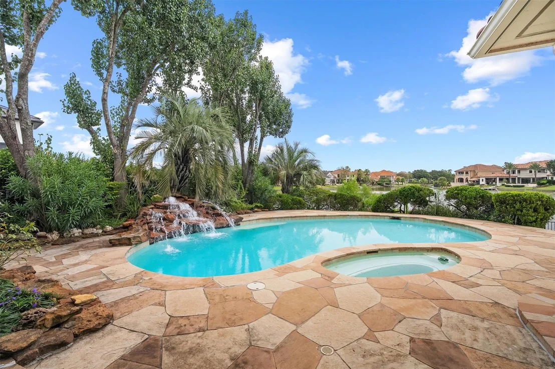 Photo of 19006 Windsor Lakes Drive