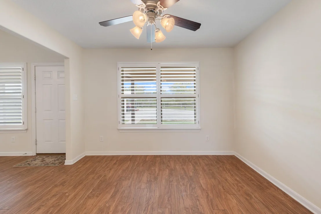 Photo of 1635 Lakeview Drive