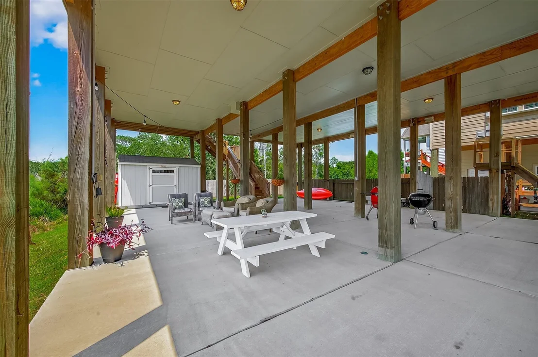Photo of 2101 Menard Avenue