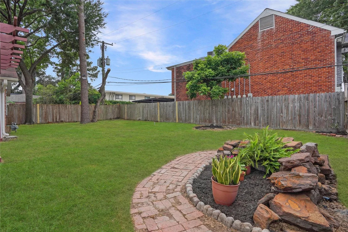 Photo of 10010 Westview Drive