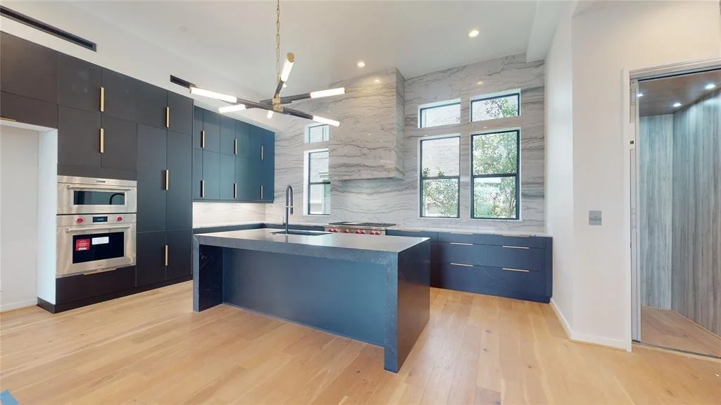 Photo of 531 Memorial Heights Drive