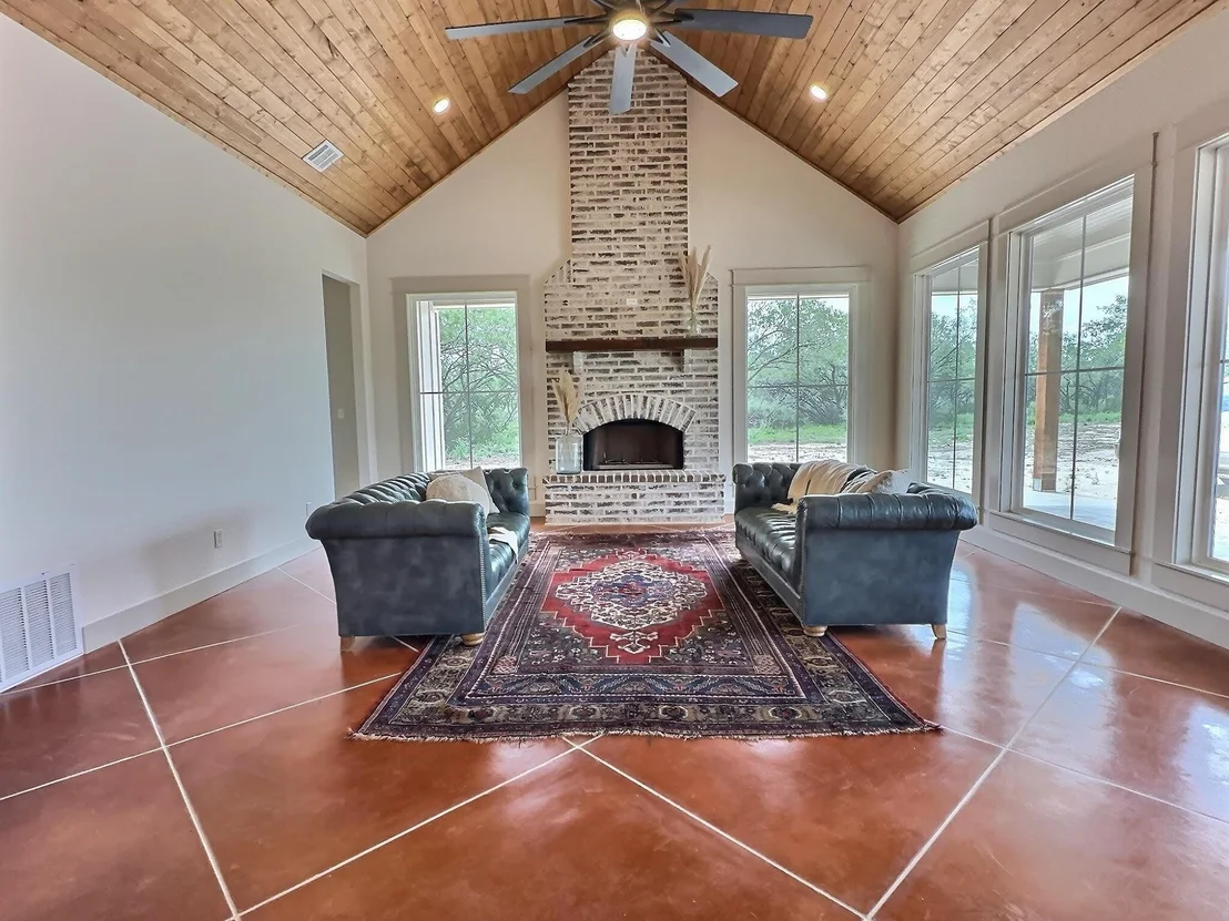 Photo of 1186 Old Pearsall Road