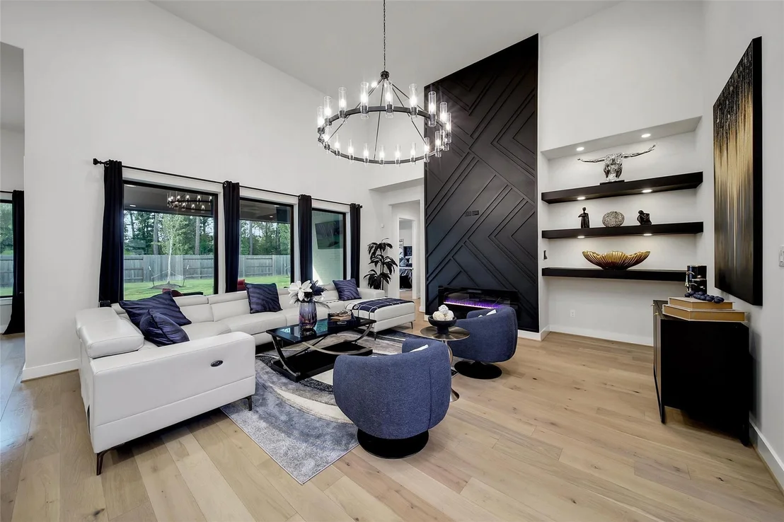 Photo of 16011 Bonjour Boulevard