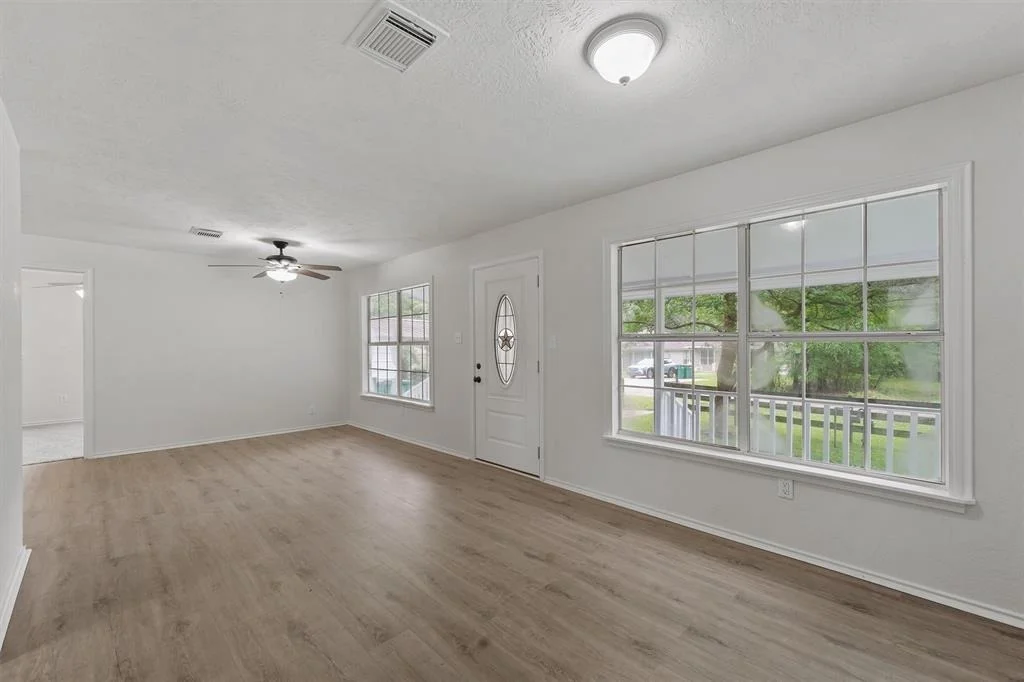 Photo of 1024 Columbia River Road