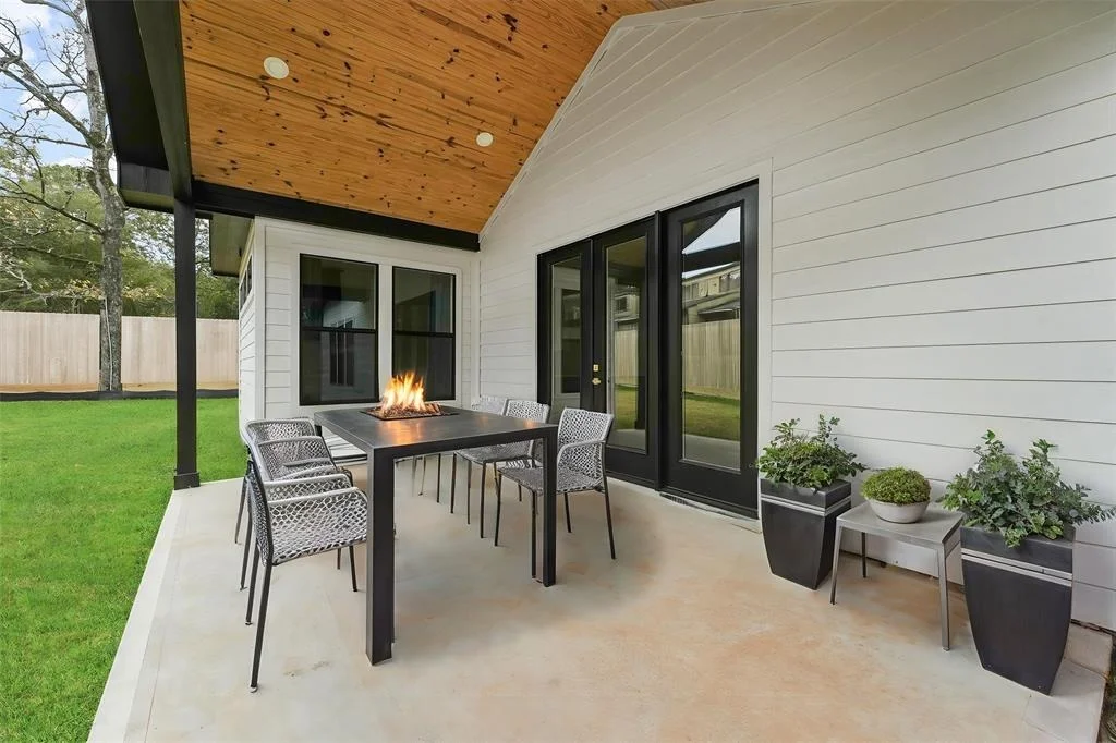 Photo of 84 Lakeway Court