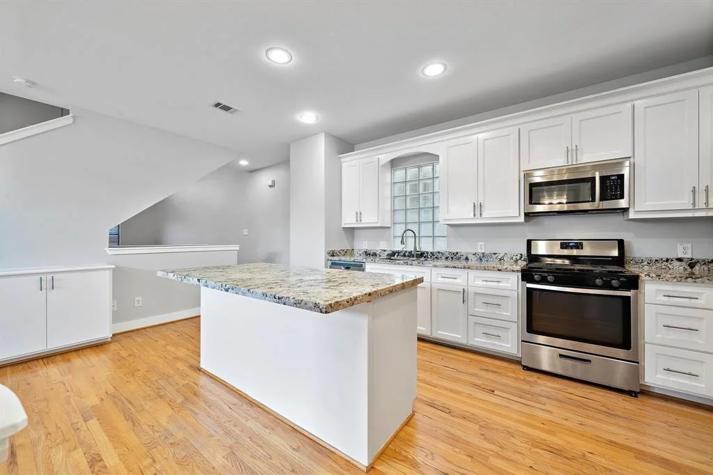 Photo of 8676 Meadowcroft Drive