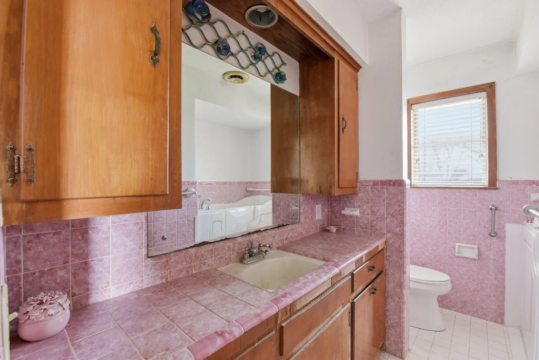 Photo of 1839 W Henderson Rd