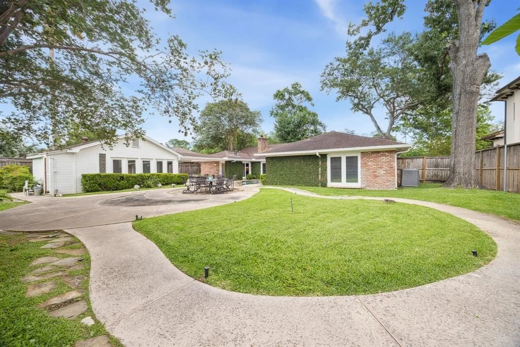 Photo of 918 Chimney Rock Road