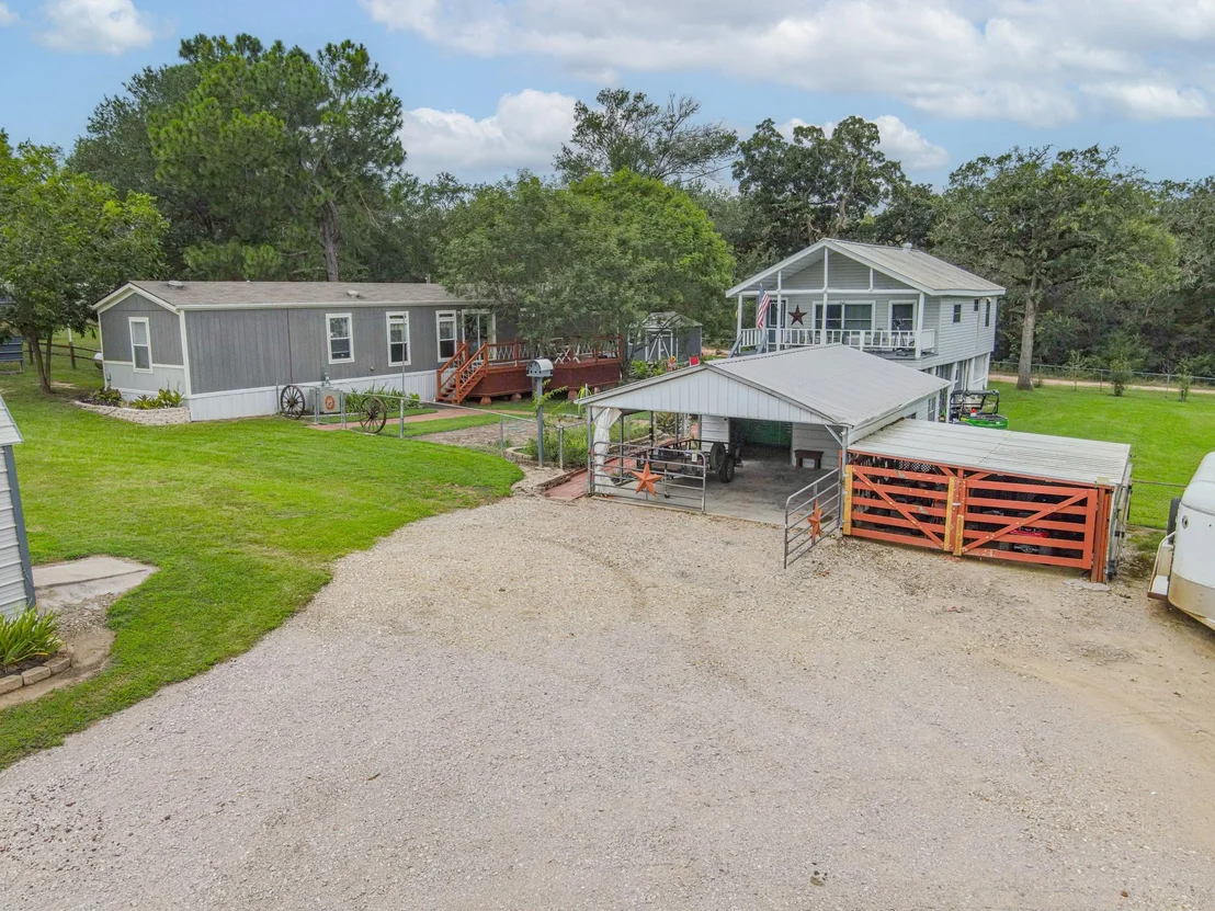 Photo of 637 Lakeview Drive