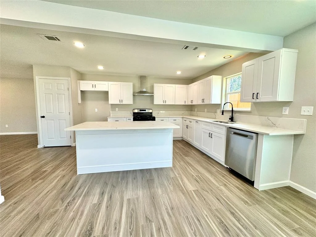 Photo of 6814 Sandy Oaks Drive