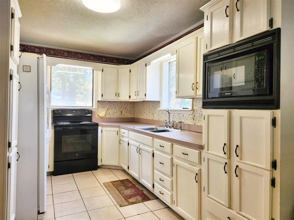 Photo of 23083 Lakeside Drive