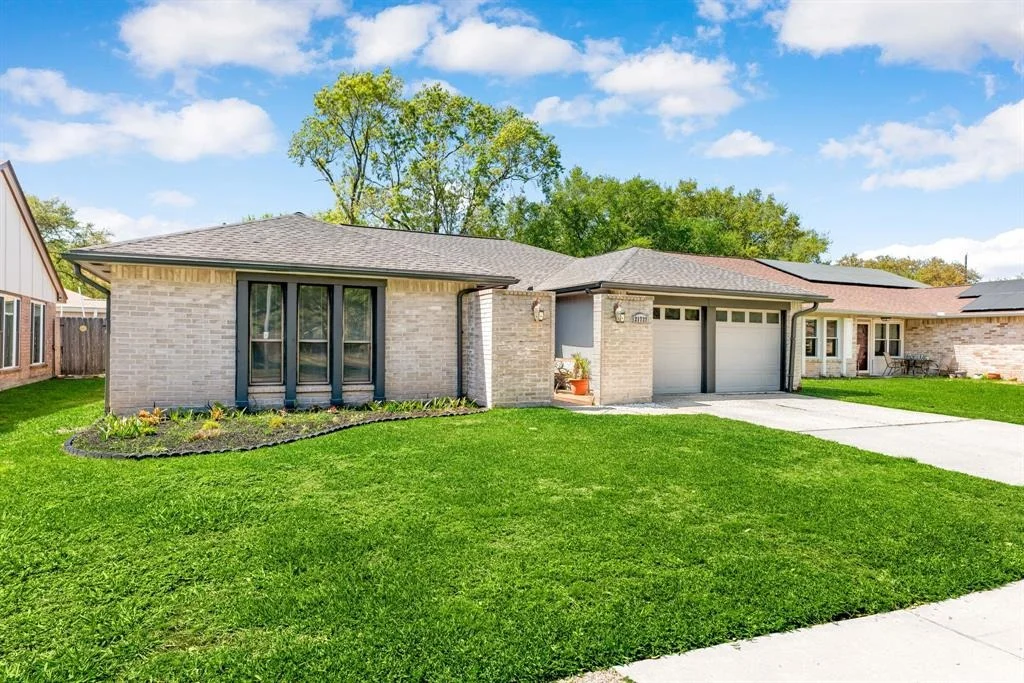 Photo of 21737 Castlemont Lane