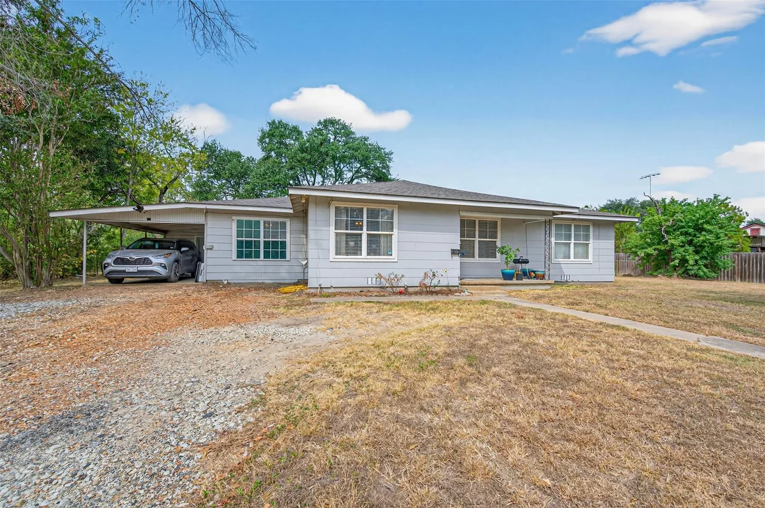 Photo of 702 Churchill Drive