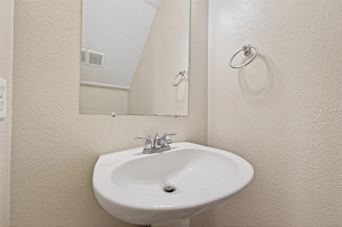 Photo of 707 Mockingbird Street