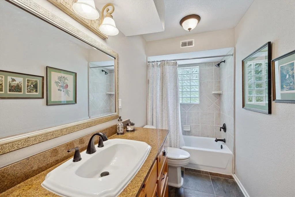 Photo of 575 Oak Meadow Road