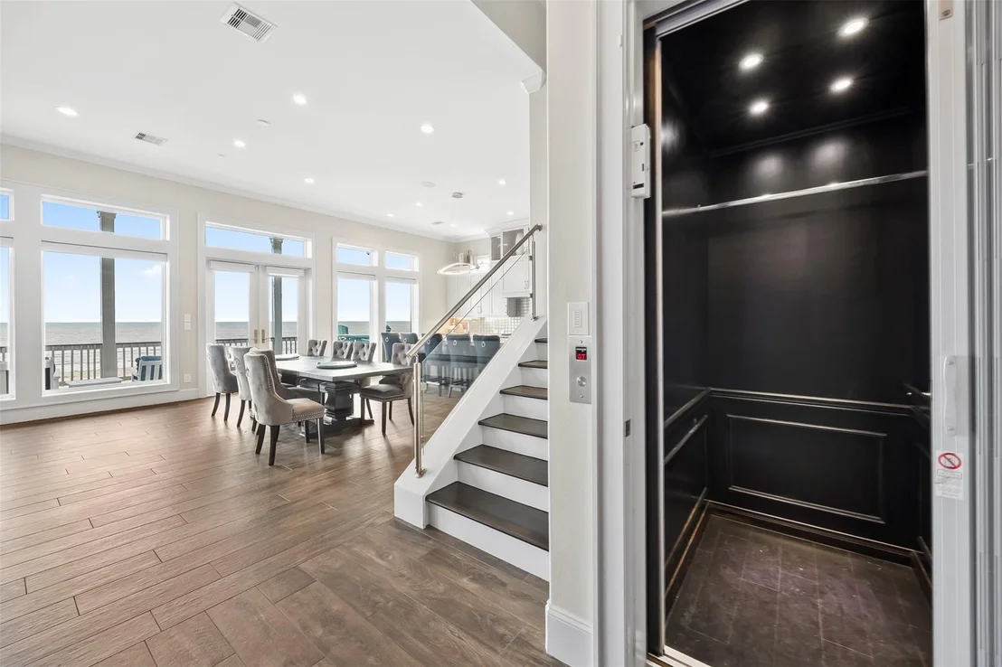 Photo of 11707 Beachside
