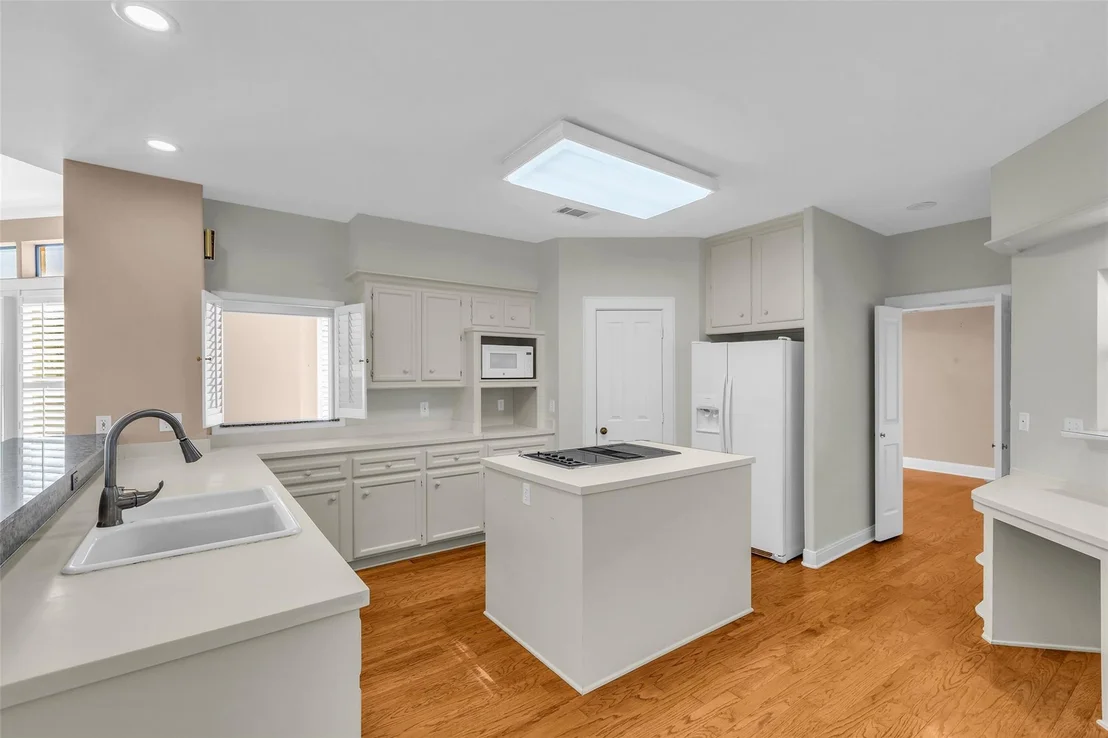 Photo of 566 Edgewood Drive