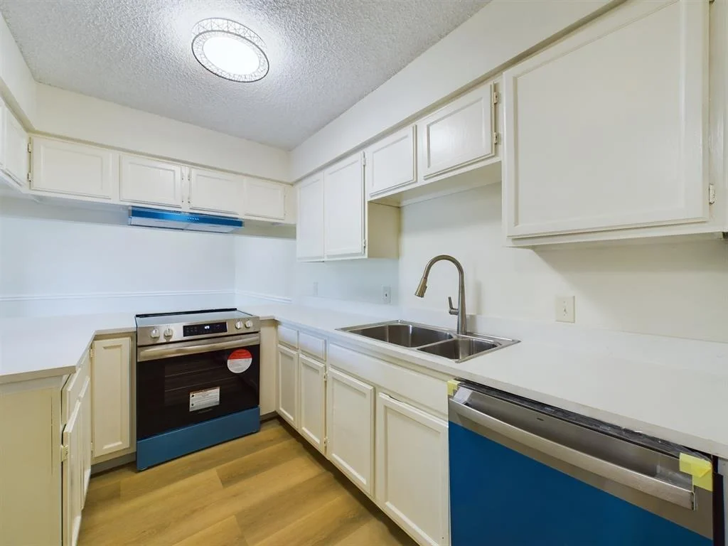 Photo of Unit 13A at 2501 Gulf Freeway