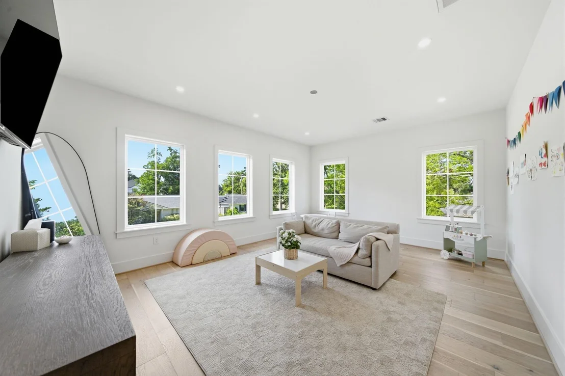 Photo of 1030 Chamboard Lane