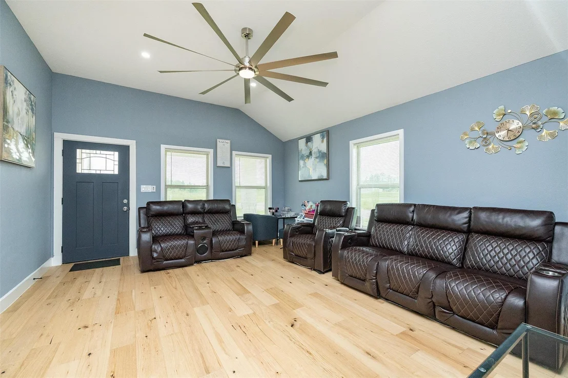 Photo of 1429 Road 5728