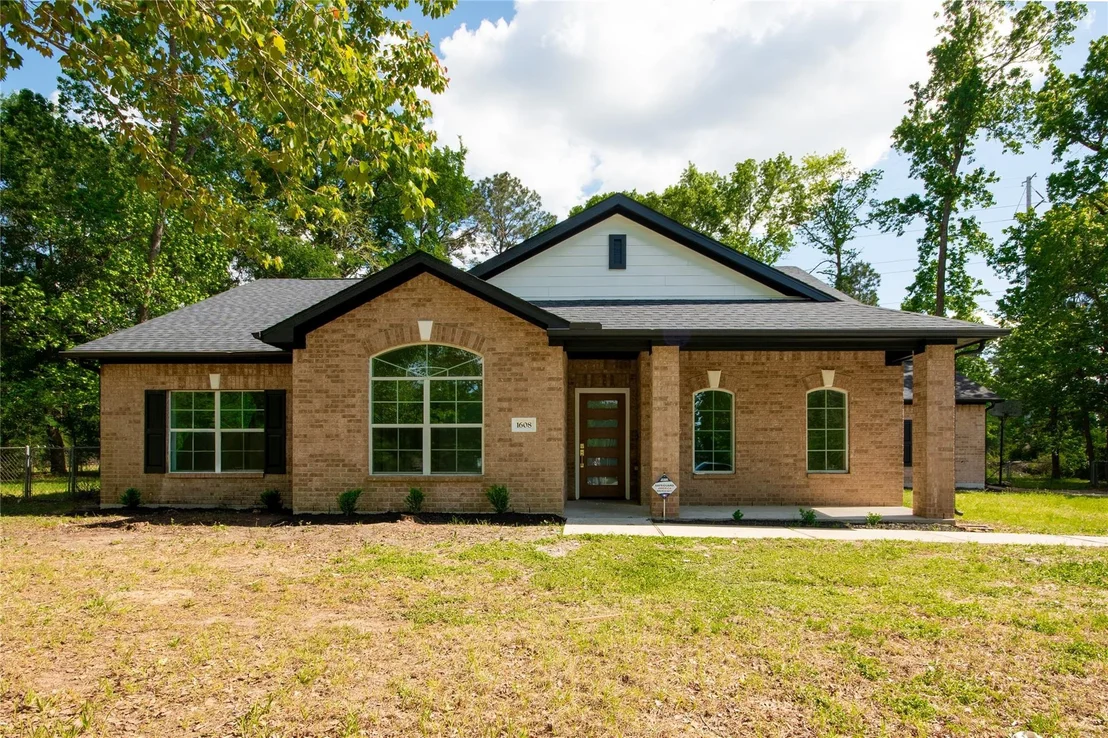 Photo of 1608 Southern Oaks Drive