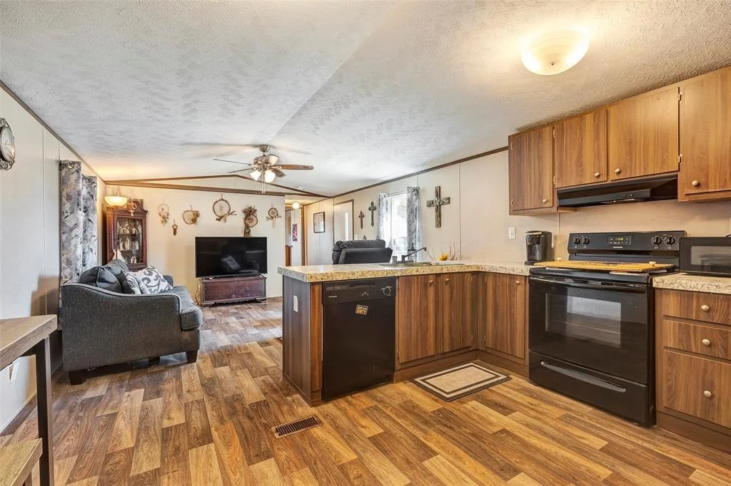 Photo of 749 Bradford Street