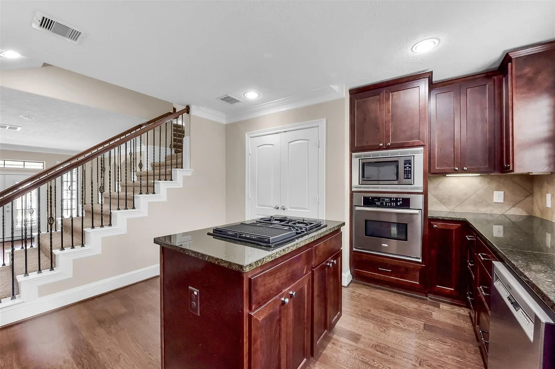 Photo of 905 Garden Oaks Trace