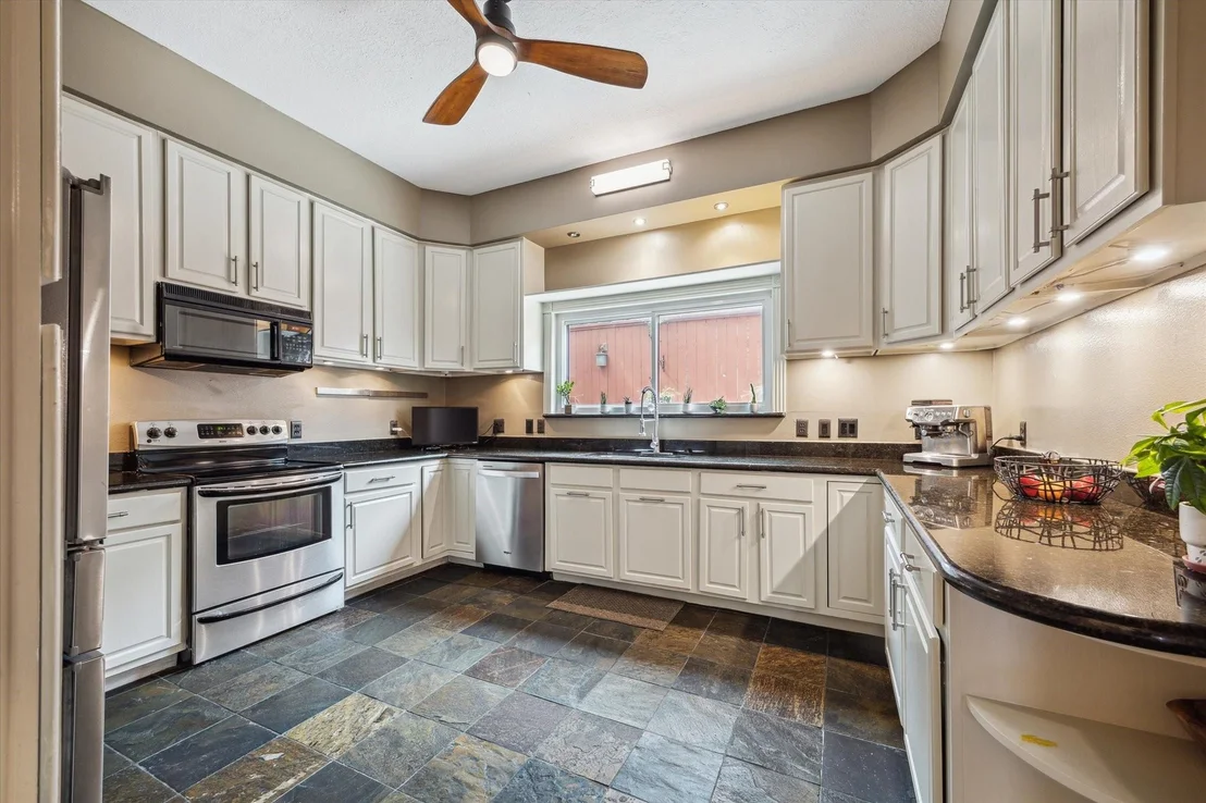 Photo of 1112 Jackson Boulevard
