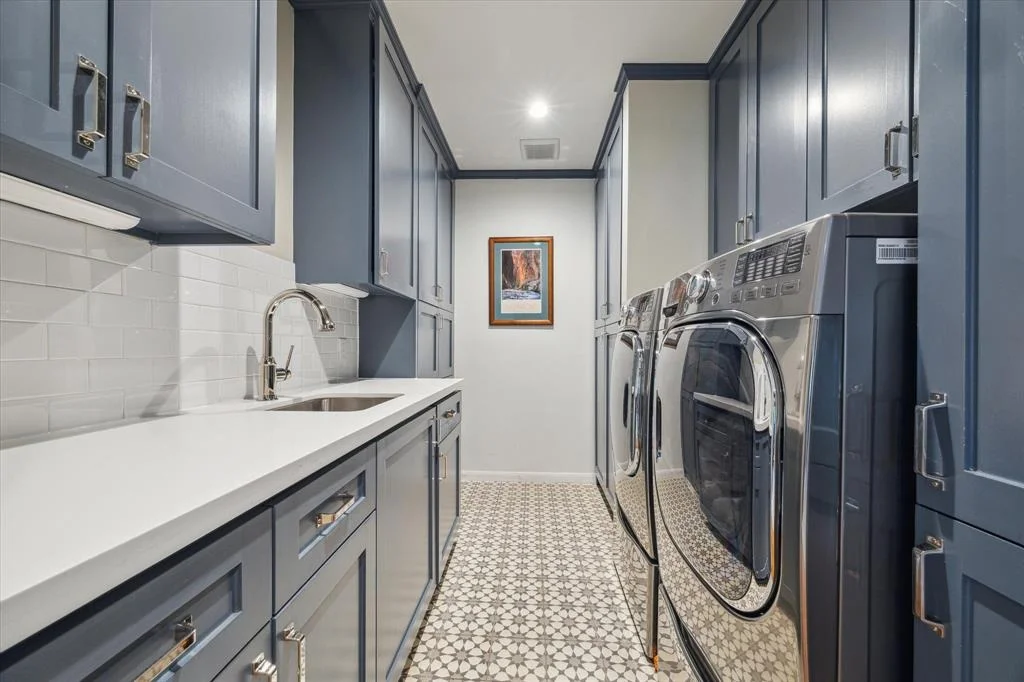 Photo of 2618 Sunset Boulevard