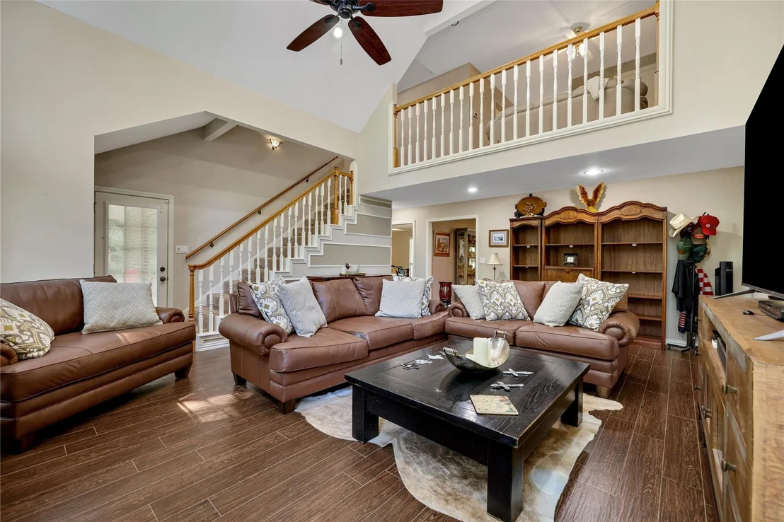 Photo of 220 Lake Oaks Boulevard