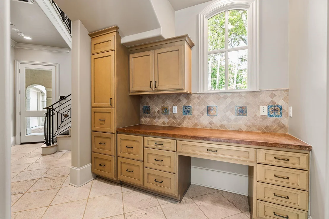 Photo of 835 Echo Lane
