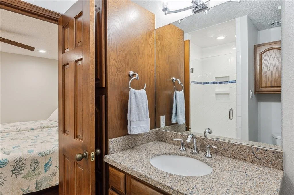 Photo of 16606 Bayfront Drive