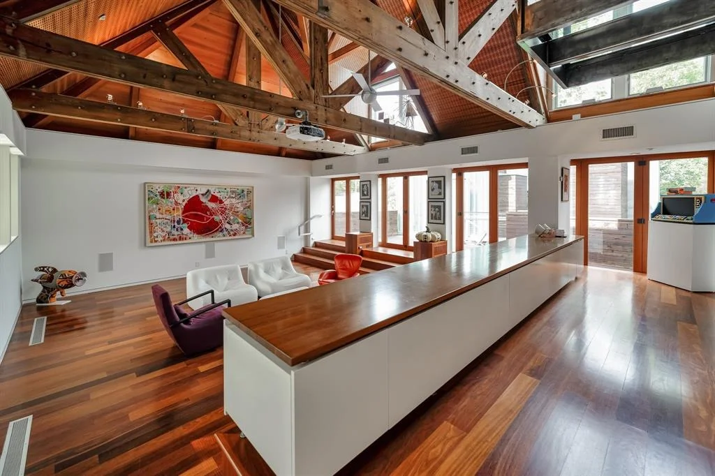 Photo of 2320 Blue Bonnet Boulevard