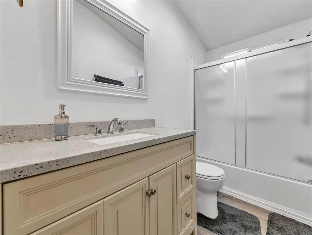 Photo of 336 River Oaks Drive
