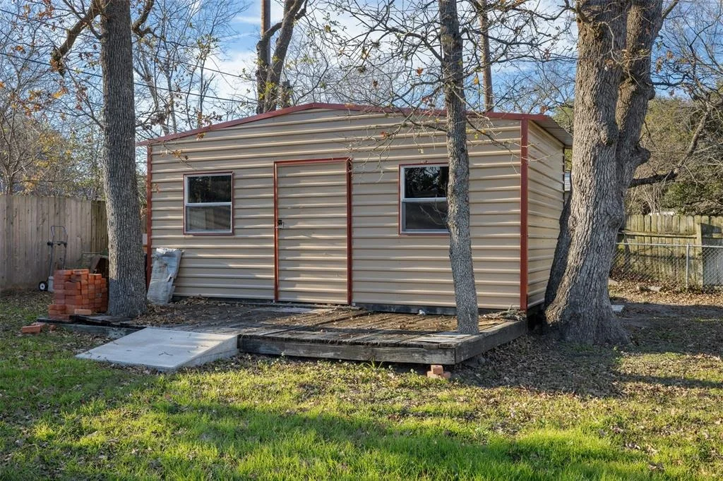 Photo of 902 Mitchell Street
