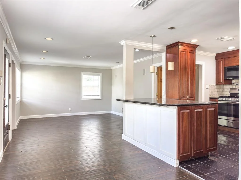Photo of 4525 Maple Street